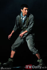 组图：SJ利特池贤宇参演歌舞剧展精湛演技