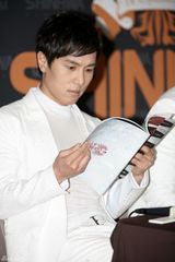 高清组图：韩团神话14周年纪念演唱会盛况空前