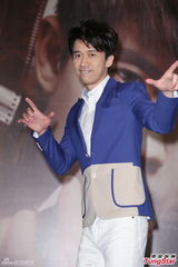 组图：光良举办新专辑发片记者会 张信哲站台