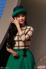 组图：范冰冰清新范儿代言捞金频卖萌