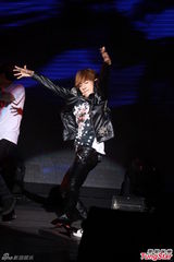 组图：BoyFriend睽违一年台湾粉丝会展现男人味