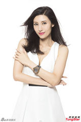 组图：李嘉欣代言展熟女风情 嫩肤红唇美艳