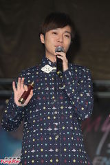 组图：蔡依林未攻蛋先受惊 舞台垮塌当众尖叫