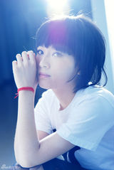 幻灯图:甜美教主张然全新写真 初现小女人妩媚