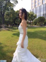 组图：周冬雨晒婚纱美照 身姿窈窕露肩性感