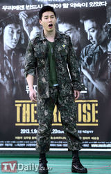 组图：SJ利特演歌舞剧激动飙泪 池贤宇亮相