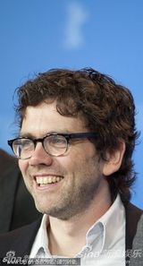 高清图：《未来》发布会 导演米兰达获两帅护花