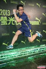 组图：桂纶镁凤小岳出席活动相约夜跑