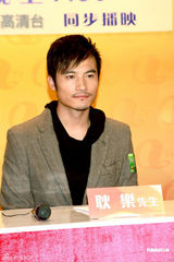 组图：秦海璐耿乐赴港宣传 张达明讲述拍戏趣事