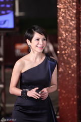 高清图：李心洁秀粉嫩香肩 韩庚清爽帅气