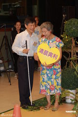 组图：谢安琪称婆婆沟通无代沟 罗霖中秋做慈善