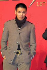 组图：邵兵魅力着装盘点 硬汉风彰显独特气度