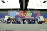 组图：柏林电影节发布会 主席科斯里克现身