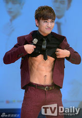 组图：韩新男团BEAT WIN办SHOWCASE正式出道