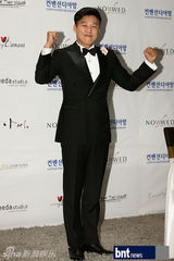 组图：韩笑星洪禄基大婚 SM娱乐家族总动员祝贺