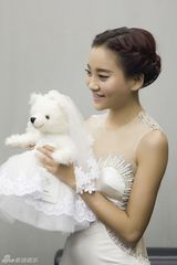 组图：钟丽缇华贵婚纱走秀 李菲儿周楚楚现身