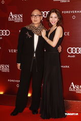 幻灯图集：亚洲电影大奖红毯 桂纶镁徐若瑄争艳