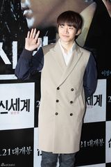 高清图：李政宰新片试映 宋智孝河智苑红毯斗艳