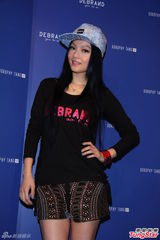 组图：吴克群自创潮牌获张韶涵到场支持