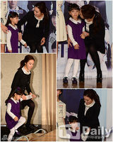 组图：崔智友全黑装庄重宣传《可疑的家政妇》