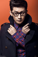 组图：金志文拍硬朗写真 尽显帅气英伦风