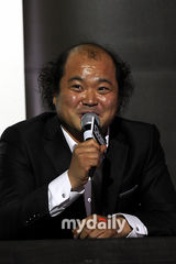 组图：韩星黄正民金敏姬新片《白鲸》媒体试映会