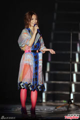 组图：伍佰花朵舞high翻 田馥甄变女神唱压轴