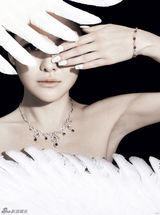 组图：樊蕊新年写真华贵女王扮唯美天鹅