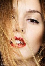 高清组图：莉顿-梅斯特杂志写真裸背别样性感