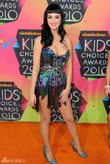 幻灯图：美国儿童选择奖群星闪耀 成龙展华人风采 