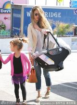 组图：杰西卡阿尔芭带两爱女学舞蹈 大女儿连换潮装