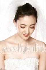 组图：王丽坤化身人鱼公主演绎浪漫新娘