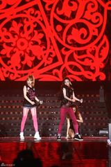 高清组图：SHINee2NE1等出演粉红Play演唱会