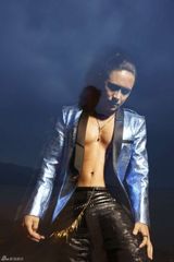 高清组图：黄征《骨感》受欢迎 将烟熏妆进行到底