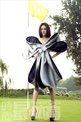 组图：高露球场惹火杂志写真 突破演绎健康性感