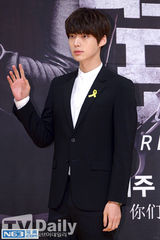 组图：车胜元李升基等宣传《包围》 安宰贤呆萌