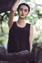 组图：甘露复古写真曝光 尽显冷艳之美