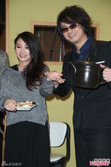 组图：F.I.R主唱骑车摔伤脊椎 陈建宁颁出禁骑令