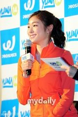 组图：花滑运动员金妍儿出席代言活动吐舌卖萌