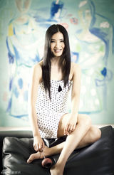 幻灯图：龚蓓苾拍时尚杂志 带来纯真美好微笑