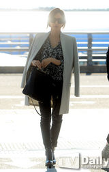 组图：宋智孝成宥利韩智慧便装现身机场赴香港