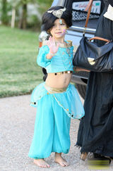 高清图：杰西卡-阿尔芭大女儿奥娜扮茉莉公主