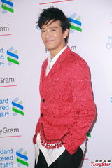 王馨平[1\/28]组图:宝丽金歌手齐开唱 王馨平难得