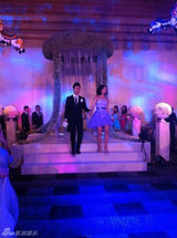 组图：孙茜婚礼内场 灯火缭绕唯美烂漫