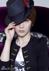 幻灯图集：主播谢楠变身英伦绅士 诠释别样风情