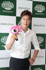 组图：李敏镐帅气出席活动 新剧将演高中生