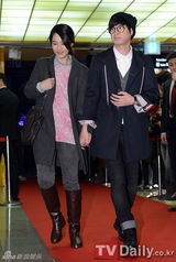 组图：宋智孝紧身裙斗艳河智苑 朴施厚接受祝福