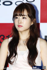 组图：朴宝英江星等出席新片《不明影像》首映会