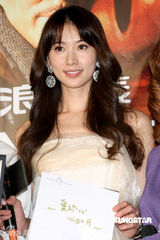 幻灯图集：林志玲短裙裹身清凉出镜 热心宣传公益