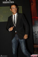 组图：任达华出席代言活动透露将导恐怖片